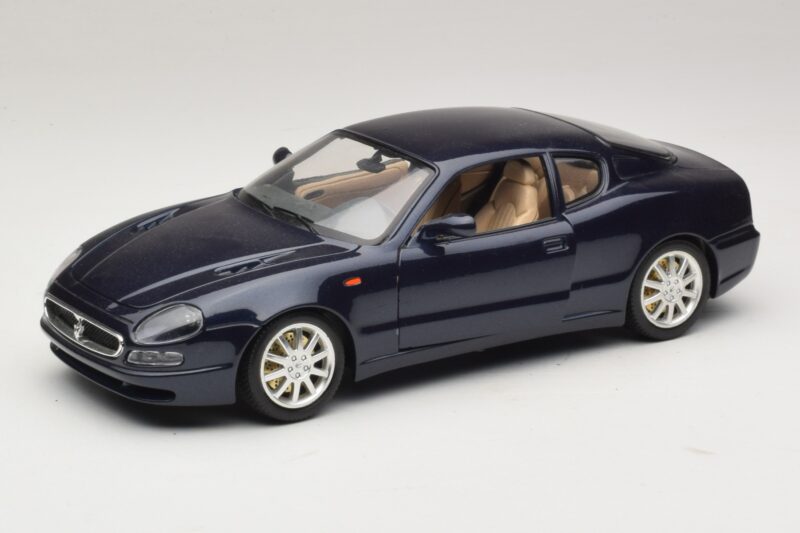 Maserati 3200 GT Modra Bburago 1:18 3371-P1 Kovina