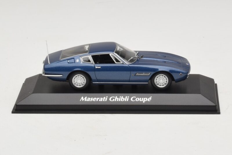 Maserati Ghibli Modra Metalik Maxichamps 1:43 Maserati Ghibli Modra Metalik Maxichamps 1:43 940123321 Diecast