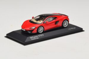 McLaren 570GT Vermillion Red Minichamps 1:43 537154522 Diecast – slika 2 od 5