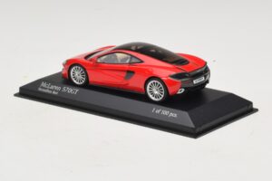 McLaren 570GT Vermillion Red Minichamps 1:43 537154522 Diecast – slika 3 od 5