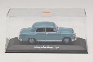 Mercedes 180 W120 Moder Maxichamps 1:43 940033102 Diecast – slika 4 od 5