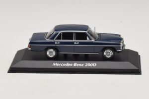 Mercedes 200D W115 Moder Maxichamps 1:43 Mercedes 200D W115 Moder Maxichamps 1:43 940034000 Diecast