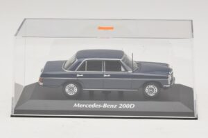Mercedes 200D W115 Moder Maxichamps 1:43 940034000 Diecast – slika 4 od 5