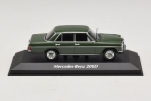 Mercedes 200D W115 Temno Zelen Maxichamps 1:43 Mercedes 200D W115 Temno Zelen Maxichamps 1:43 940034001 Diecast