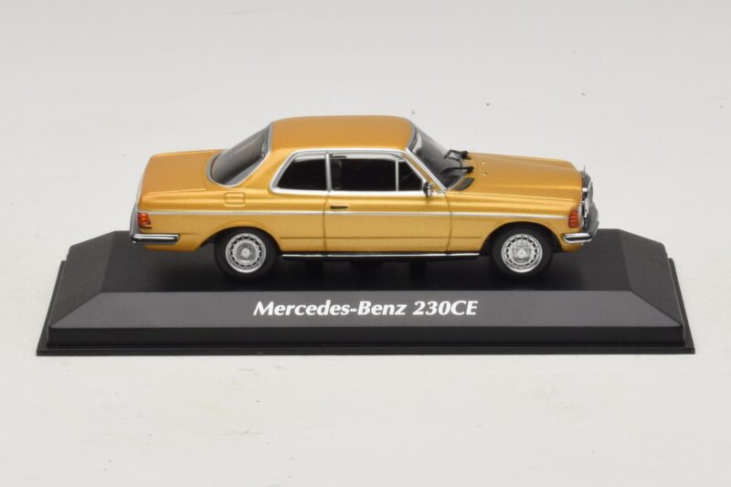 Mercedes 230 CE C123 Zlata Metalik Maxichamps 1:43 Mercedes 230 CE C123 Zlata Metalik Maxichamps 1:43 940032220 Diecast