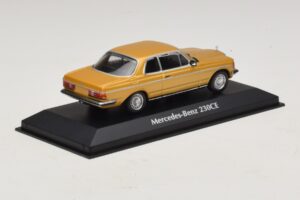 Mercedes 230 CE C123 Zlata Metalik Maxichamps 1:43 940032220 Diecast – slika 2 od 5