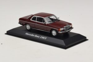 Mercedes 230 CE C123 Rdeč Maxichamps 1:43 940032221 Diecast – slika 3 od 5