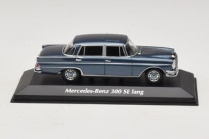 Mercedes 300 SE W112 Lang Modra Metalik Maxichamps 1:43 940035200 Diecast