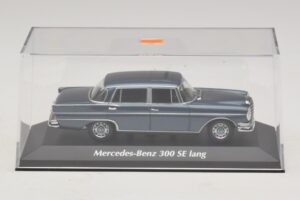 Mercedes 300 SE W112 Lang Modra Metalik Maxichamps 1:43 940035200 Kovina – slika 4 od 5