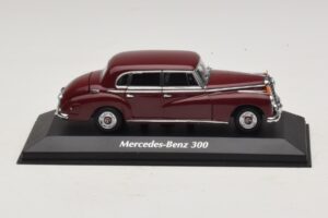 Mercedes 300 W186 Temno Rdeč Maxichamps 1:43 940039060 Kovina