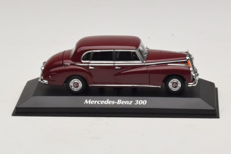 Mercedes 300 W186 Temno Rdeč Maxichamps 1:43 940039060 Kovina