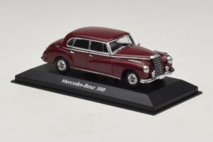 Mercedes 300 W186 Temno Rdeč Maxichamps 1:43 940039060 Kovina – slika 3 od 5