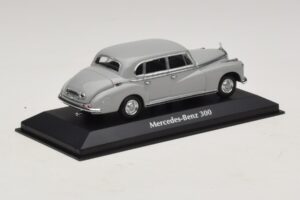 Mercedes 300 W186 Siv Maxichamps 1:43 940039061 Diecast – slika 2 od 5