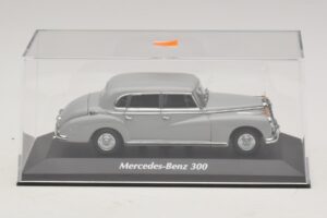 Mercedes 300 W186 Siv Maxichamps 1:43 940039061 Diecast – slika 4 od 5