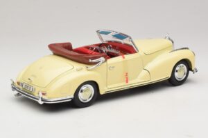 Mercedes 300S Kremna Maisto 1:18 31806 Kovina – slika 3 od 8