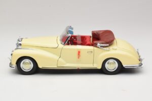 Mercedes 300S Kremna Maisto 1:18 31806 Kovina – slika 4 od 8