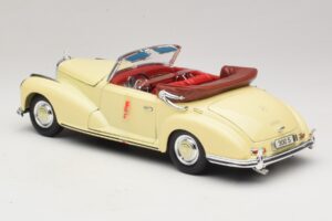 Mercedes 300S Kremna Maisto 1:18 31806 Kovina – slika 7 od 8