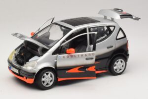 Mercedes A-Class W168 D. Coulthard Srebrna Maisto 1:18 35841 Kovina – slika 2 od 8