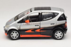 Mercedes A-Class W168 D. Coulthard Srebrna Maisto 1:18 35841 Kovina – slika 4 od 8