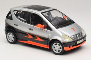 Mercedes A-Class W168 D. Coulthard Srebrna Maisto 1:18 35841 Kovina – slika 6 od 8