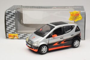 Mercedes A-Class W168 D. Coulthard Srebrna Maisto 1:18 35841 Kovina – slika 8 od 8