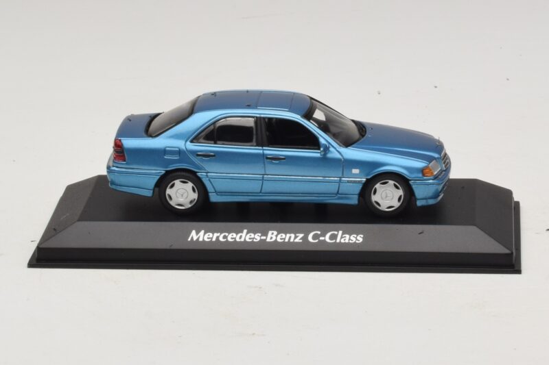 Mercedes C-Class W202 Modra Metalik Maxichamps 1:43 940037060 Kovina