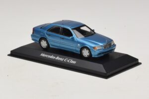 Mercedes C-Class W202 Modra Metalik Maxichamps 1:43 940037060 Kovina – slika 3 od 5