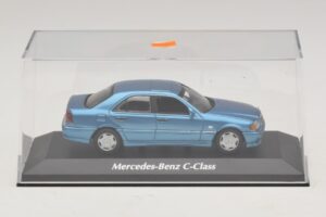 Mercedes C-Class W202 Modra Metalik Maxichamps 1:43 940037060 Kovina – slika 4 od 5