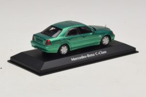 Mercedes C-Class W202 Zelena Metalik Maxichamps 1:43 940037061 Diecast – slika 2 od 5