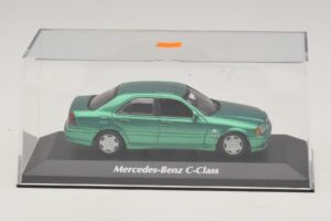Mercedes C-Class W202 Zelena Metalik Maxichamps 1:43 940037061 Diecast – slika 4 od 5