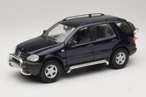 Mercedes ML320 W163 Moder Maisto 1:18 31847 Kovina
