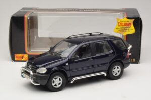 Mercedes ML320 W163 Moder Maisto 1:18 31847 Kovina – slika 8 od 8