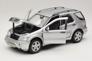 Mercedes ML55 AMG W163 Srebrn Maisto 1:18 31876-P1 Kovina – slika 2 od 8