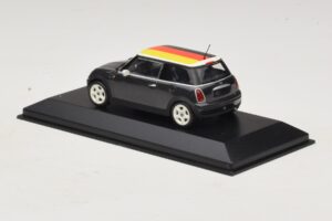 Mini Cooper One R50 Zelen Z Nemško Zastavo Minichamps 1:43 MINI033 Kovina – slika 3 od 5