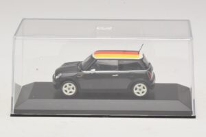 Mini Cooper One R50 Zelen Z Nemško Zastavo Minichamps 1:43 MINI033 Kovina – slika 4 od 5
