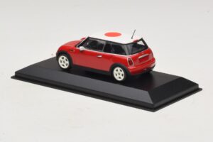 Mini Cooper One R50 Rdeč Z Japonsko Zastavo Minichamps 1:43 MINI034 Kovina – slika 3 od 5