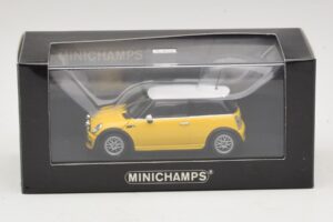 Mini Cooper One R50 z Aero Paketom Rumen Minichamps 1:43 431138274 Diecast – slika 4 od 4