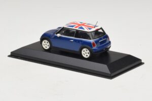 Mini Cooper S R53 Moder Z Britansko Zastavo Minichamps 1:43 MINI026 Diecast – slika 3 od 4