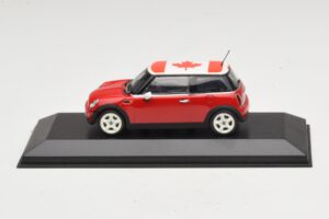 Mini Cooper S R53 Rdeč S Kanadsko Zastavo Minichamps 1:43 Mini Cooper S R53 Rdeč S Kanadsko Zastavo Minichamps 1:43 MINI017 Diecast