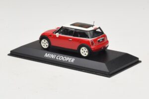Mini Cooper S R53 Rdeč S Panoramsko Streho Minichamps 1:43 MINI024 Diecast – slika 3 od 5