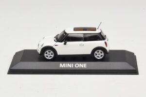 Mini Cooper S R53 Bel S Panoramsko Streho Minichamps 1:43 Mini Cooper S R53 Bel S Panoramsko Streho Minichamps 1:43 MINI020 Diecast