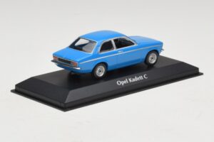 Opel Kadett C Modr Maxichamps 1:43 940045601 Diecast – slika 2 od 5