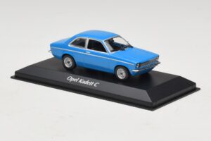 Opel Kadett C Modr Maxichamps 1:43 940045601 Diecast – slika 3 od 5
