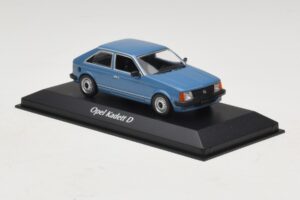 Opel Kadett D Modr Maxichamps 1:43 940044100 Diecast – slika 3 od 5