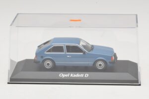 Opel Kadett D Modr Maxichamps 1:43 940044100 Diecast – slika 4 od 5