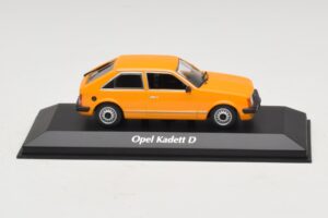 Opel Kadett D Oranžen Maxichamps 1:43 940044101 Kovina