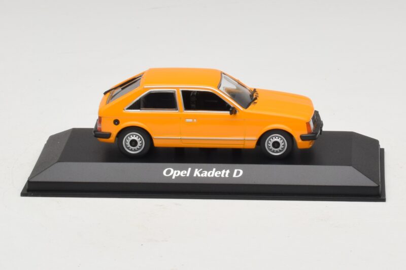 Opel Kadett D Oranžen Maxichamps 1:43 940044101 Kovina