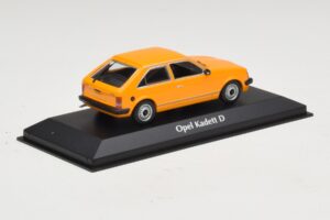 Opel Kadett D Oranžen Maxichamps 1:43 940044101 Kovina – slika 2 od 5