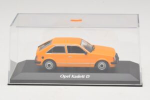 Opel Kadett D Oranžen Maxichamps 1:43 940044101 Kovina – slika 4 od 5
