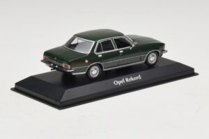 Opel Rekord D Temno Zelen Maxichamps 1:43 940044001 Diecast – slika 2 od 5